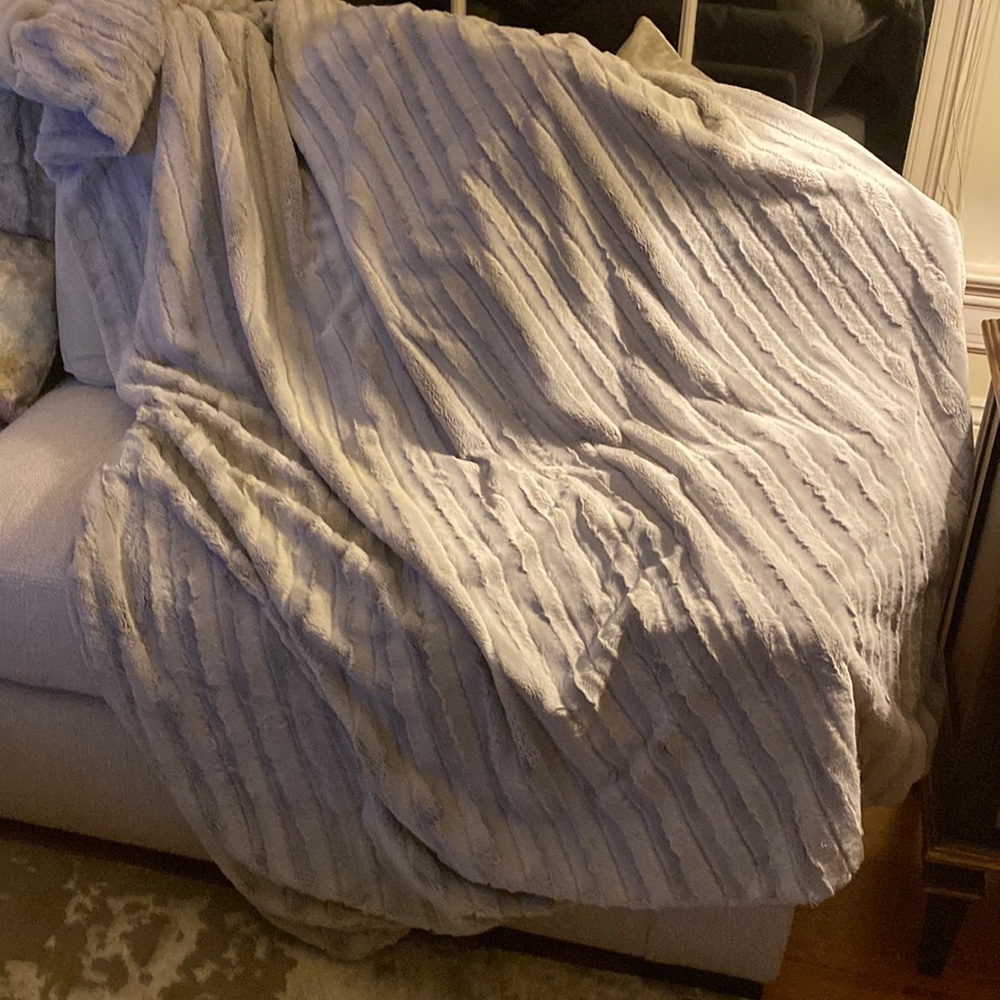 Tourance silver blanket/throw